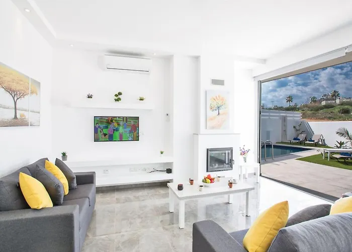 Olive Bronze, Luxurious 2bdr With Pool, Close To Strip And *