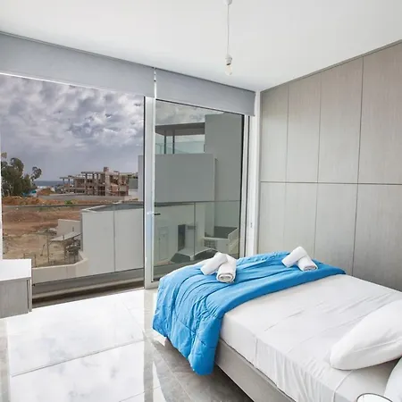 Olive Bronze, Luxurious 2bdr With Pool, Close To Strip And Protaras