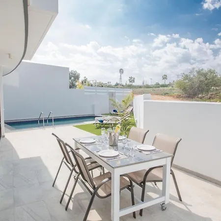 Villa Olive Bronze, Luxurious 2bdr With Pool, Close To Strip And