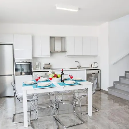 Olive Bronze, Luxurious 2bdr With Pool, Close To Strip And Πρωταράς