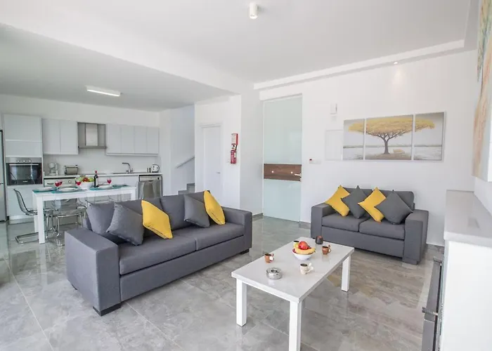 Villa Olive Bronze, Luxurious 2bdr With Pool, Close To Strip And