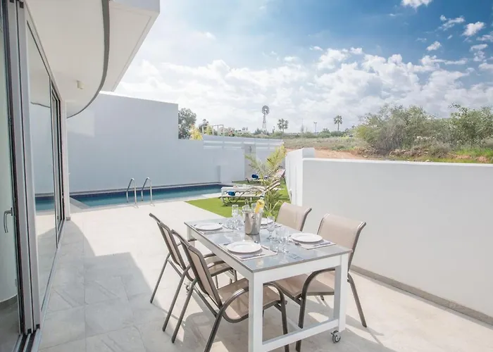 Villa Olive Bronze, Luxurious 2bdr With Pool, Close To Strip And