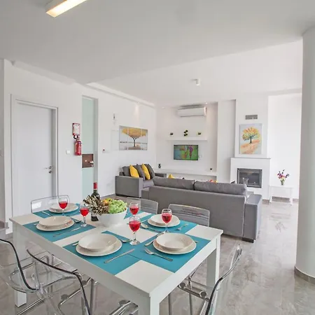 Villa Olive Bronze, Luxurious 2bdr With Pool, Close To Strip And
