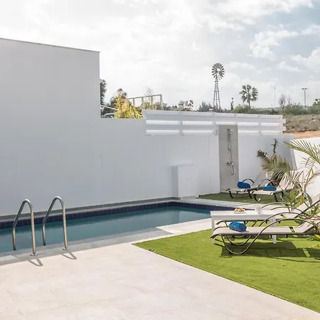Olive Bronze, Luxurious 2bdr With Pool, Close To Strip And Villa Protaras